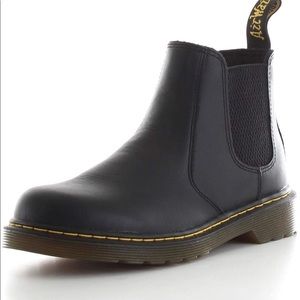 Dr. Martens Unisex 2976 Junior Chelsea Boot